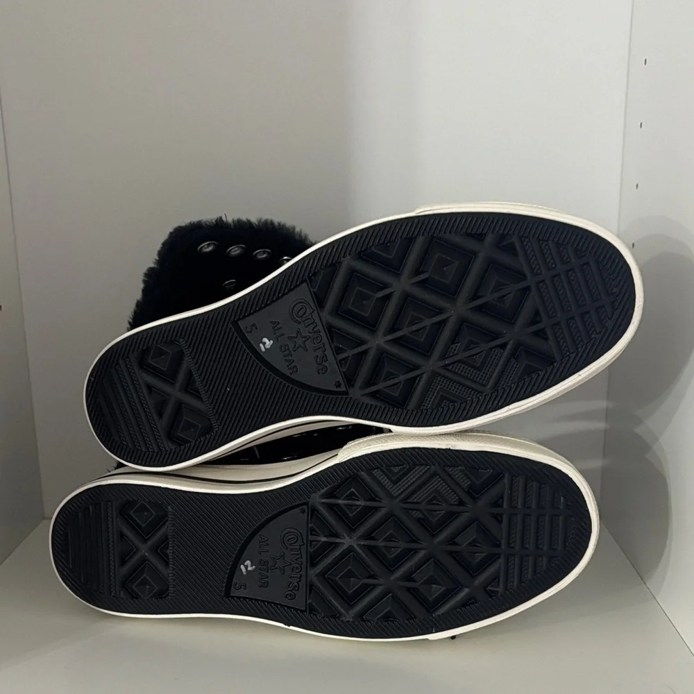 NWT Converse All Star Women's Black and White Fur-Lined High-Tops - Picture 4 of 6